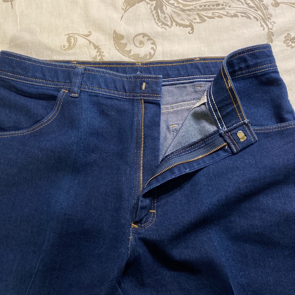 Wrangler dark wash jeans - Picture 12 of 13